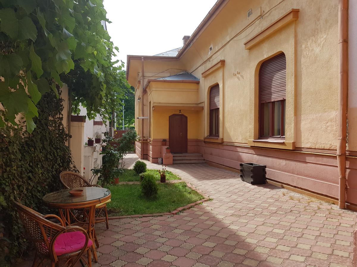 Casa Boiereasca Hostel Κραϊόβα Εξωτερικό φωτογραφία