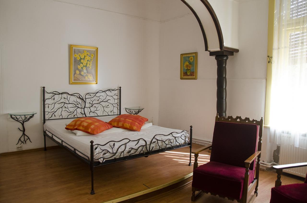 Casa Boiereasca Hostel Κραϊόβα Εξωτερικό φωτογραφία